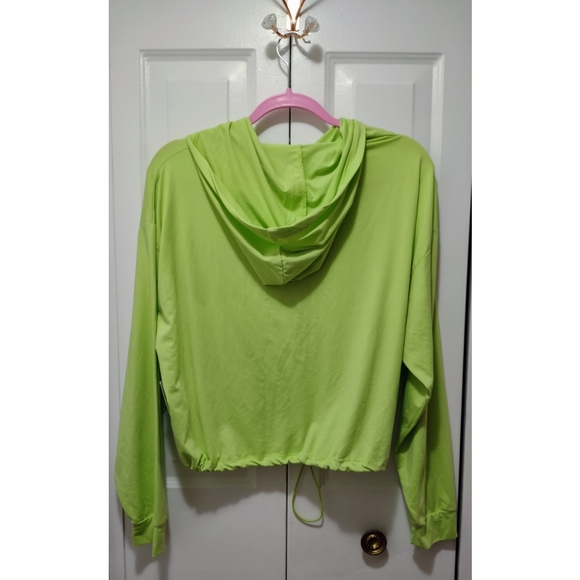 Charlotte Russe Green Cropped Hooded Super Soft Butterfly Top Medium New - Picture 2 of 4